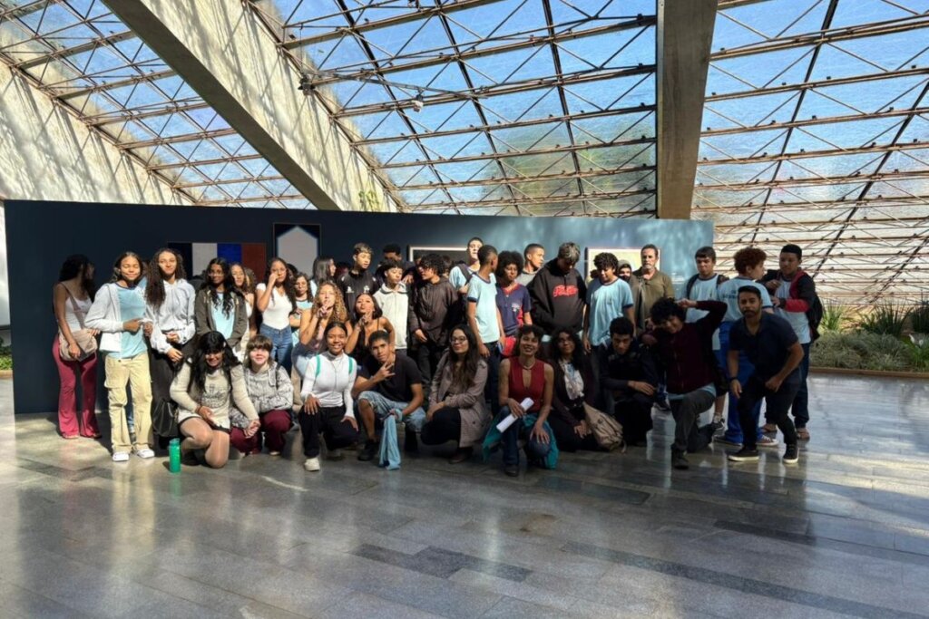 Burburinho cultural: Alunos de São Sebastião brilham no coração de Brasília!