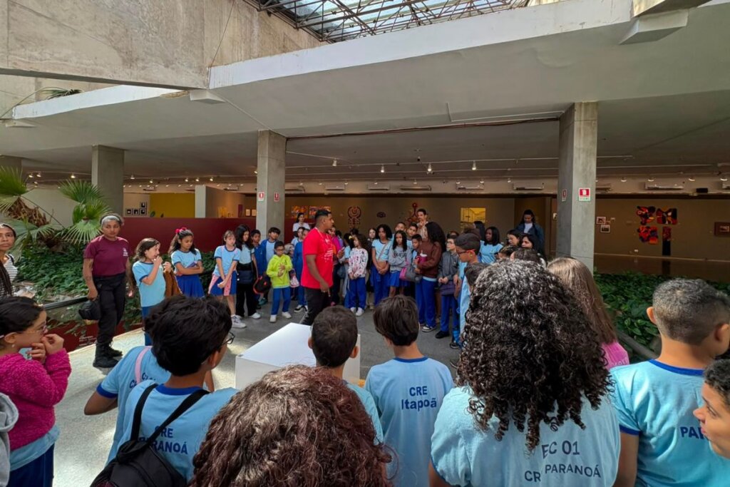 Cultura ao Alcance: Mais de 170 Estudantes do Itapoã Brilham em Mostra de Arte