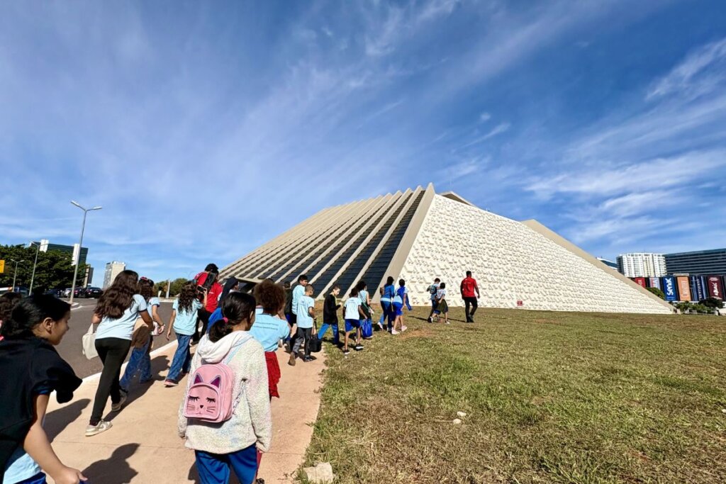 Constelações Contemporâneas: A Pausa Cultural Que o DF Pedia!