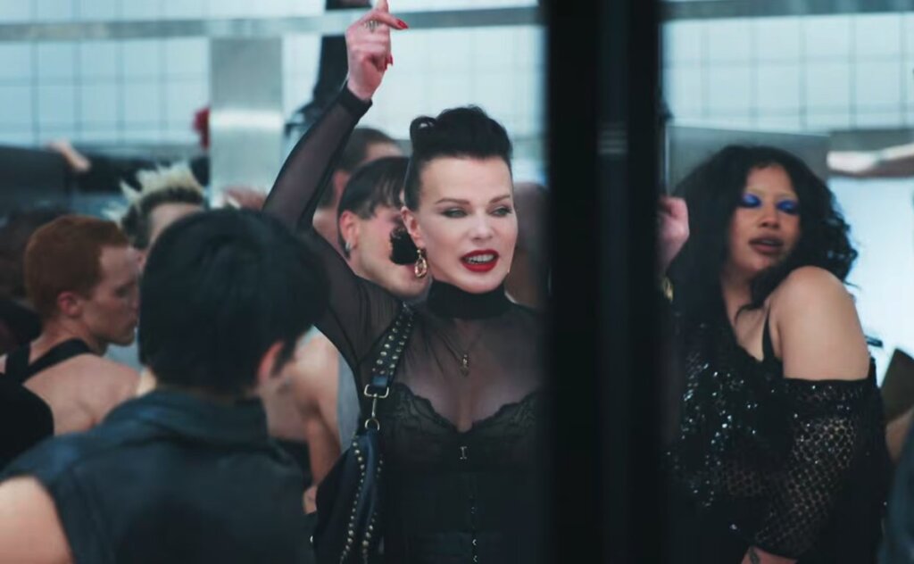 A AMIZADE É TUDO! Debi Mazar, a melhor amiga de Madonna, brilha em “Confessions II”!