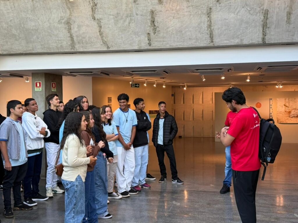 Aula Vira Arte! 200 Estudantes de Planaltina e Guará em Imersão na Mostra ‘Constelações’