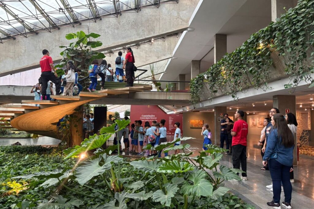Constelações Contemporâneas: A Arte Que Acende a Capital!