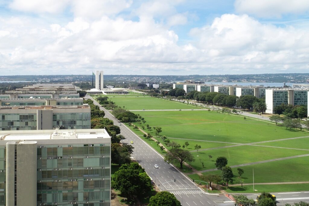 Utopia Revelada: Metrópoles Desenterra Sonho Original de Lúcio Costa para Brasília!