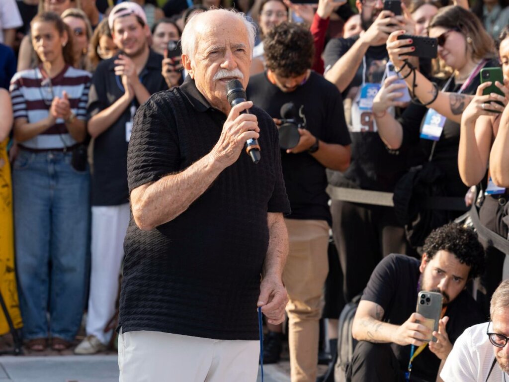 Aos 93, Ary Fontoura não perdoa a moda do ‘farmar aura’: “Espero que isso passe logo!”