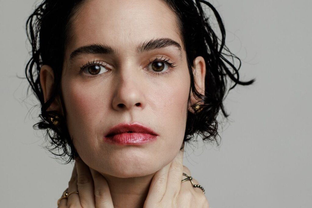 Maria Flor dá TCHAU para o amor por ex que trocava escova por… maçã!