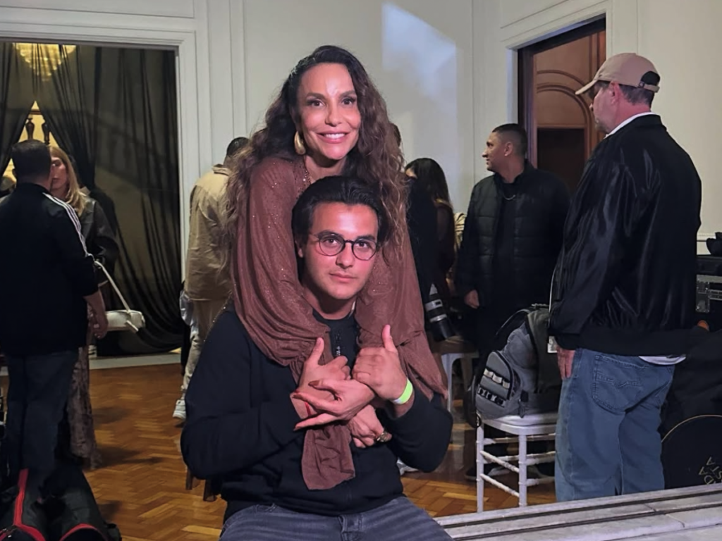 Aos 16, filho de Ivete Sangalo exibe corpão e nega uso de anabolizantes!