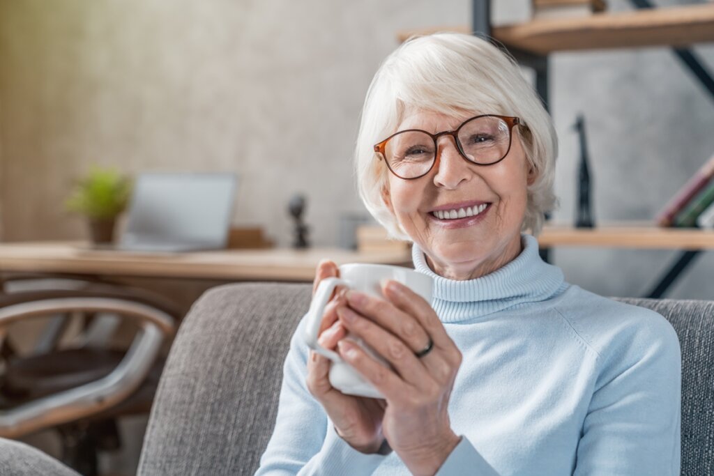 Elas sabem viver! Mulheres 60+ são as mais felizes, diz pesquisa