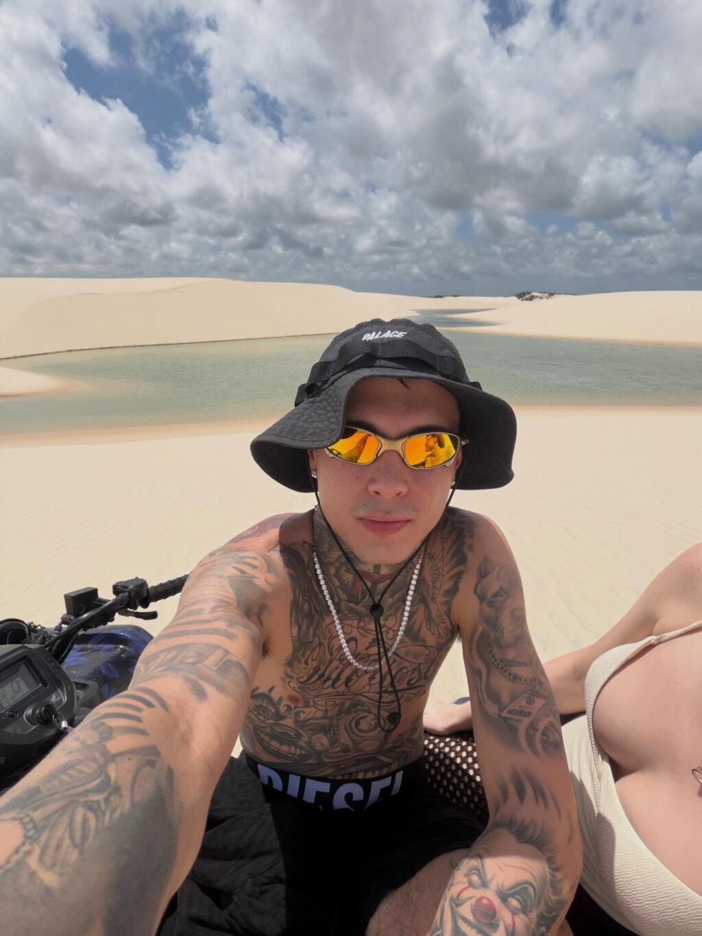MC Paiva corre atrás de Soso Careca e implora por reconciliação!