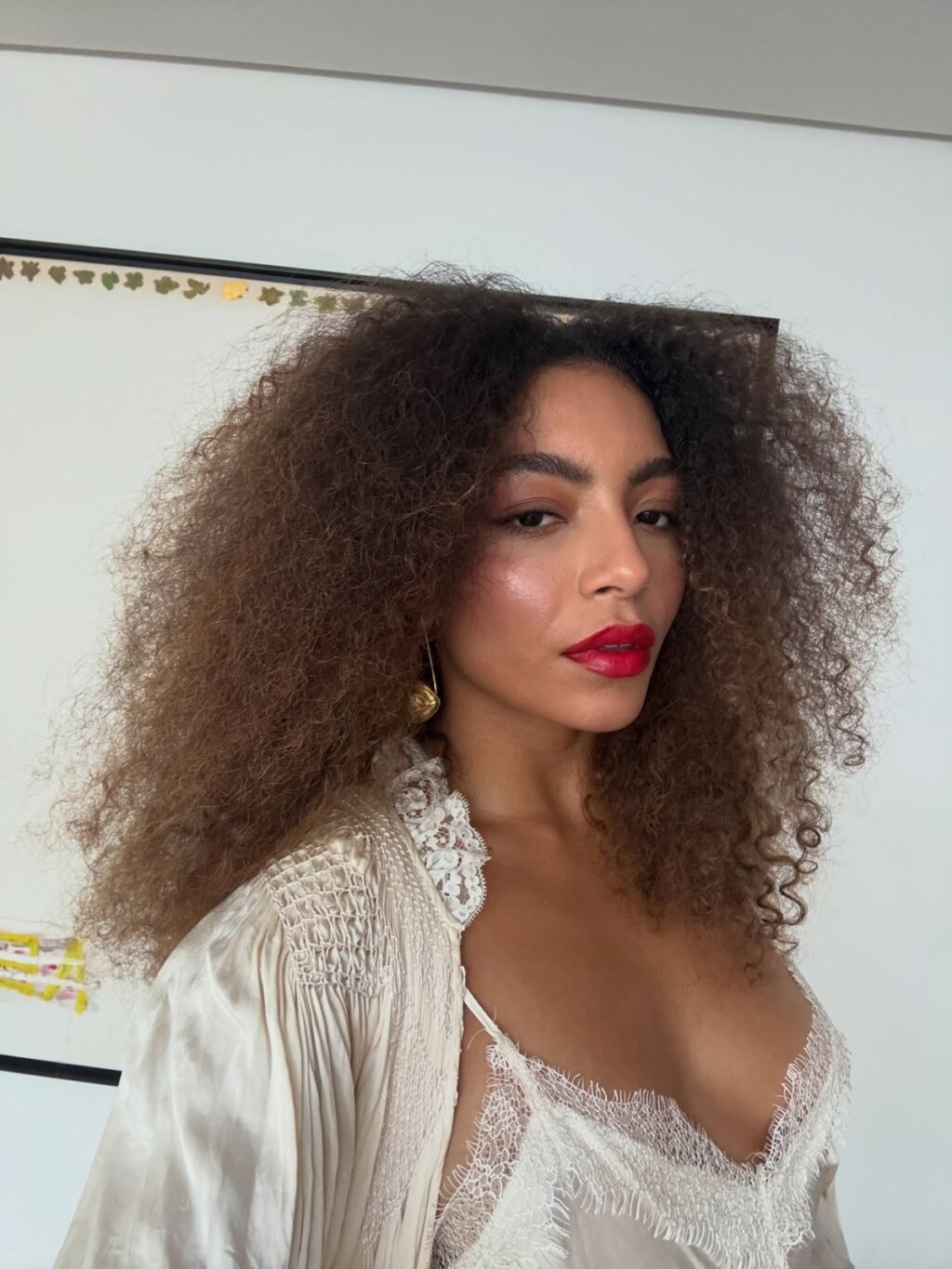 BOMBA! Any Gabrielly CONFIRMA álbum de estreia com 10 faixas para o 2º semestre!