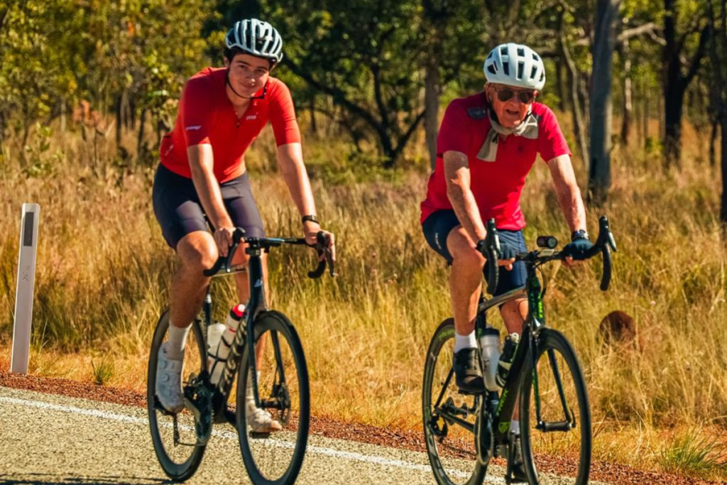 Vovô de 82 e Neto Encantam a Austrália: 5,2 mil km de Bike Por Causa Nobre!