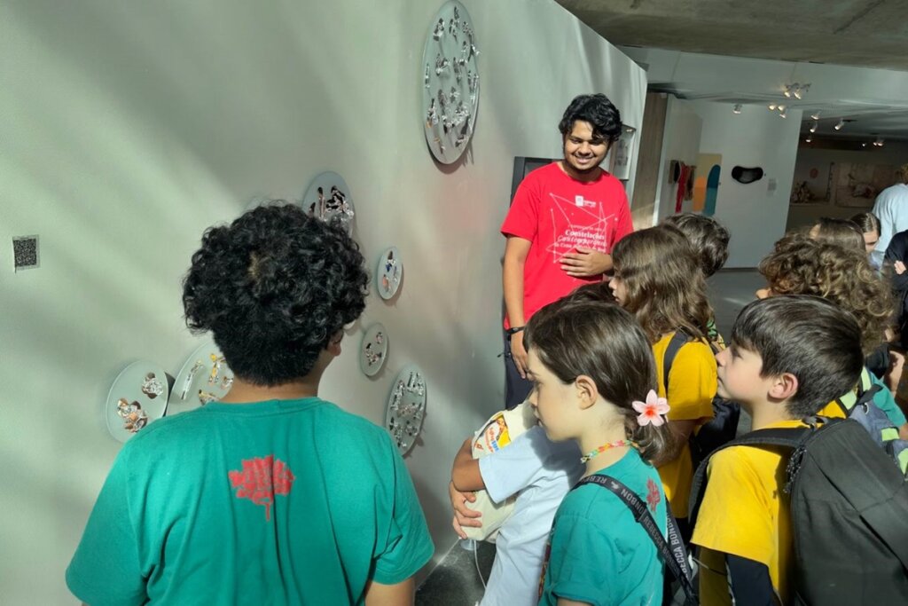 Galera da Escola da Árvore Mergulha na Arte Brasiliense no Teatro Nacional!