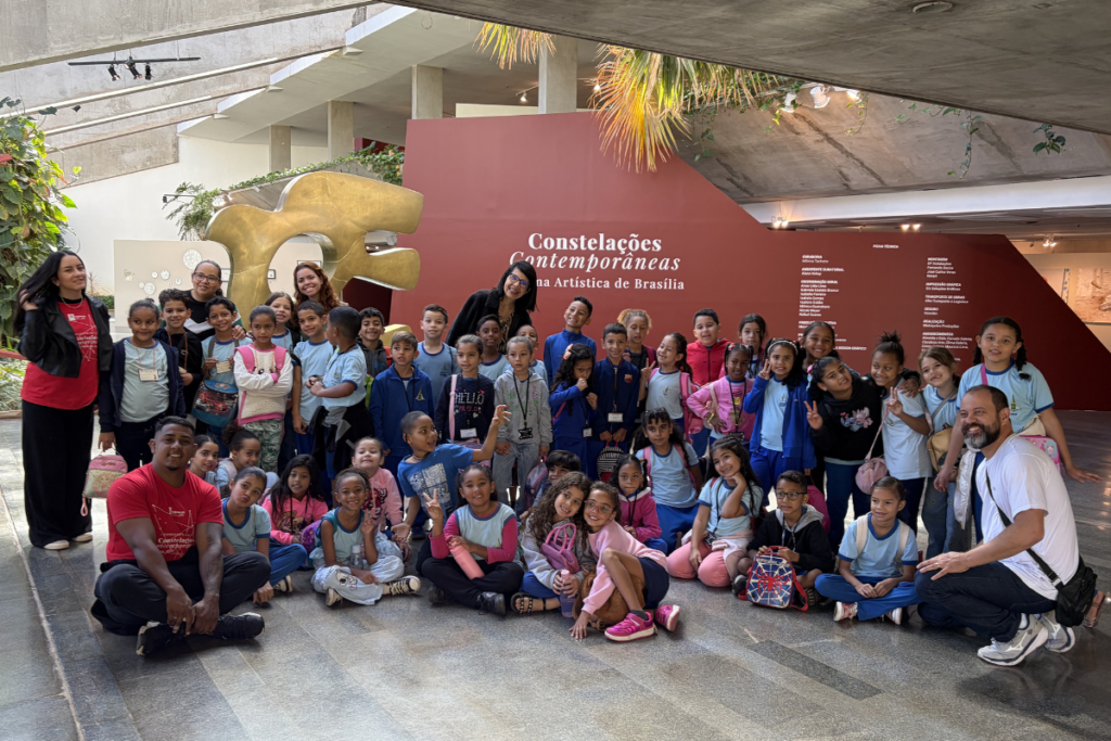 Ponte Alta na Arte: Estudantes do CEF Visitam ‘Constelações Contemporâneas’ no Teatro Nacional