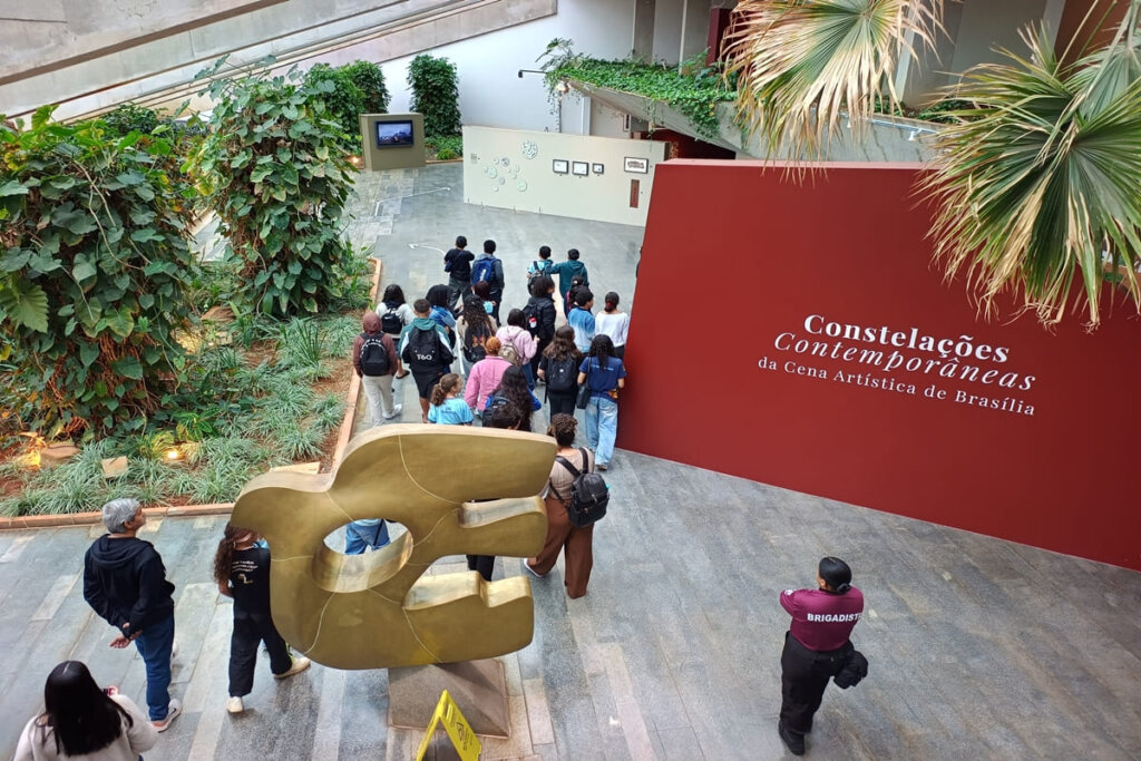 Pausa na Correria: ‘Constelações Contemporâneas’ Convida à Contemplação no Teatro Nacional