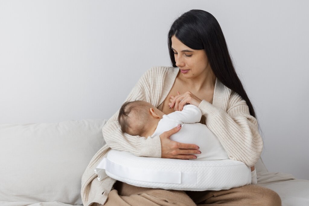Cólicas do Bebê? A Solução Pode Estar no Prato da Mamãe!