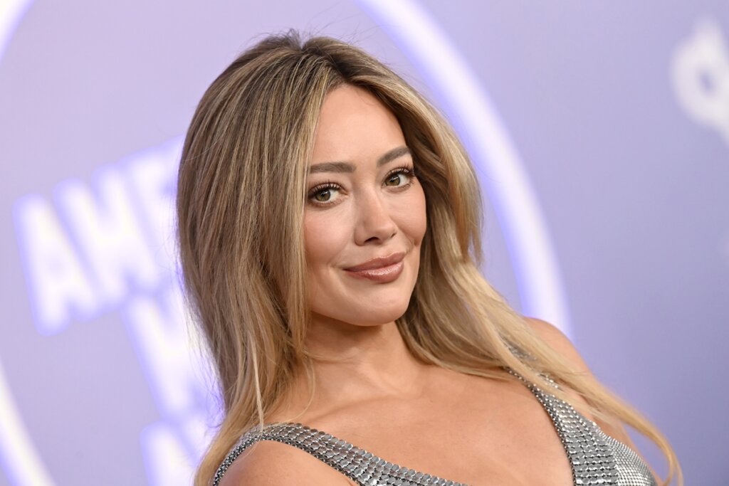 O Segredo Inusitado de Hilary Duff: Tratamento de Beleza com Esperma de Salmão e Botox!