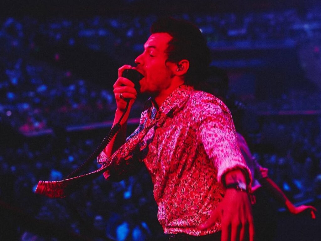 OLHA A FAROFA! Harry Styles Vai Ao Cinema Em SP E Vê Filme Dirigido Pela EX!