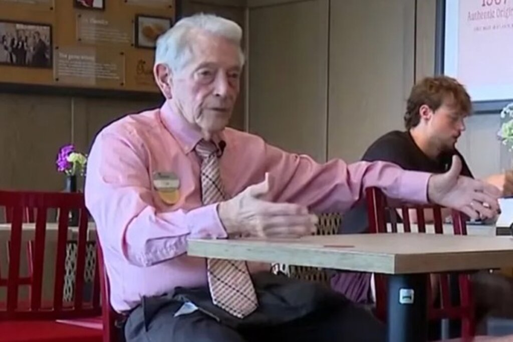Alegria no Cardápio: Senhor de 92 Anos É o Tempero Especial de Lanchonete!