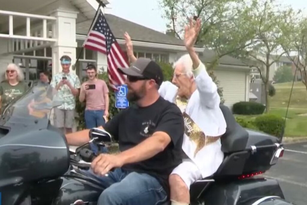 Centenária na Estrada: Idosa de 105 Anos Ganha Desfile de Motos Épico e Escapa da Polícia!