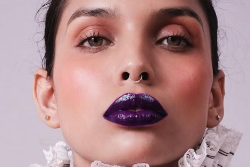 Batom Colorido: Ouse e Arrase com Azul, Vermelho e Roxo!
