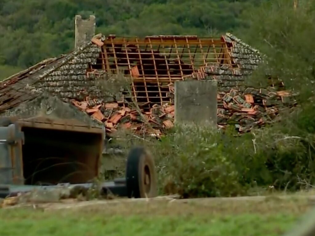 Susto no RS: Ciclone Toca o Terror com Ventos de 120 km/h e Deixa Mais de Mil Desabrigados!