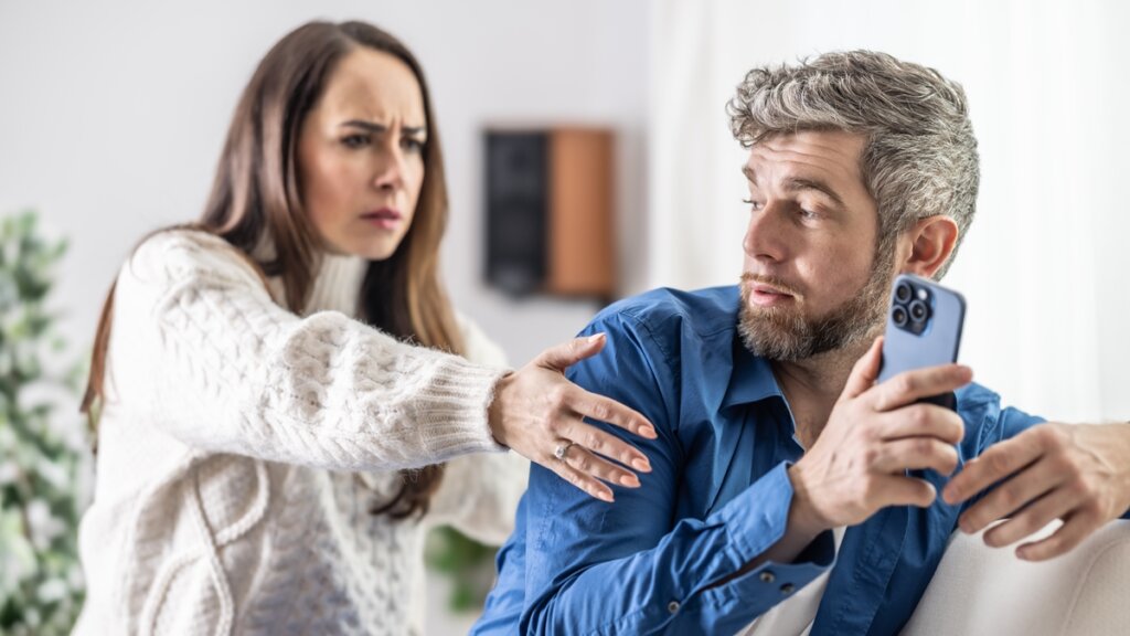 Boato de Traição: Quando Ligar o Alerta e Quando Não Pirar! Psicóloga Orienta
