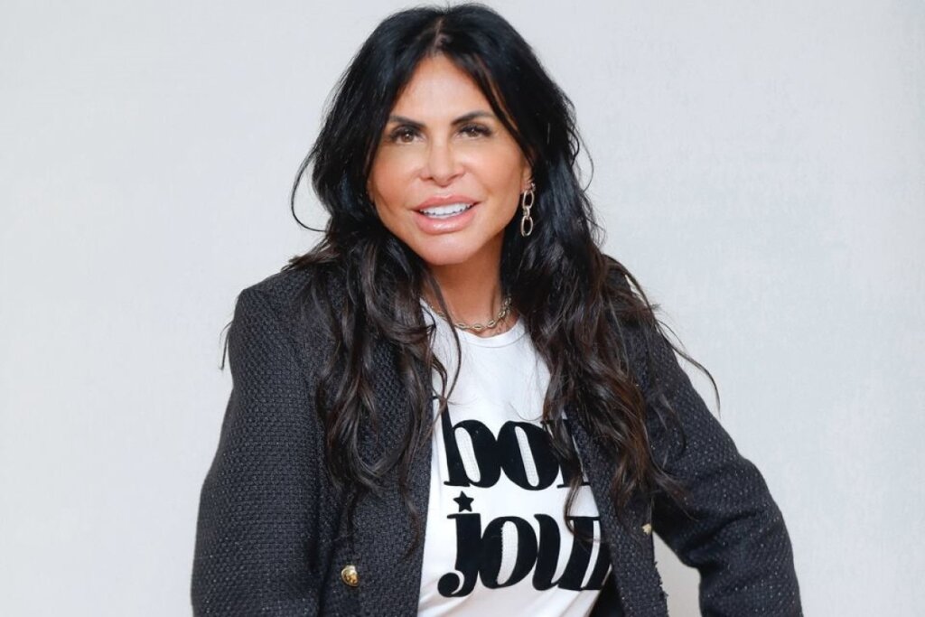Gretchen na Vanguarda: Rainha do Rebolado Escolhe Técnica FUE para Cabelos Naturais e Sem Cicatrizes!