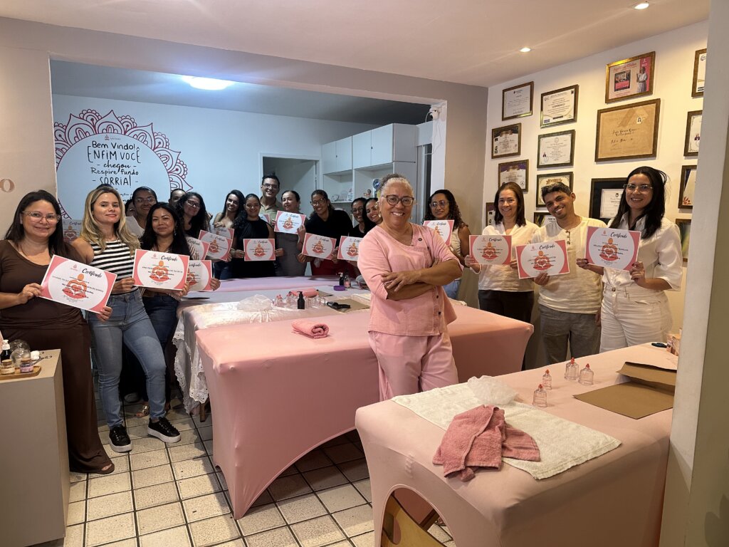 Especialista Agda Bianco forma nova turma de ventosaterapia em Maceió