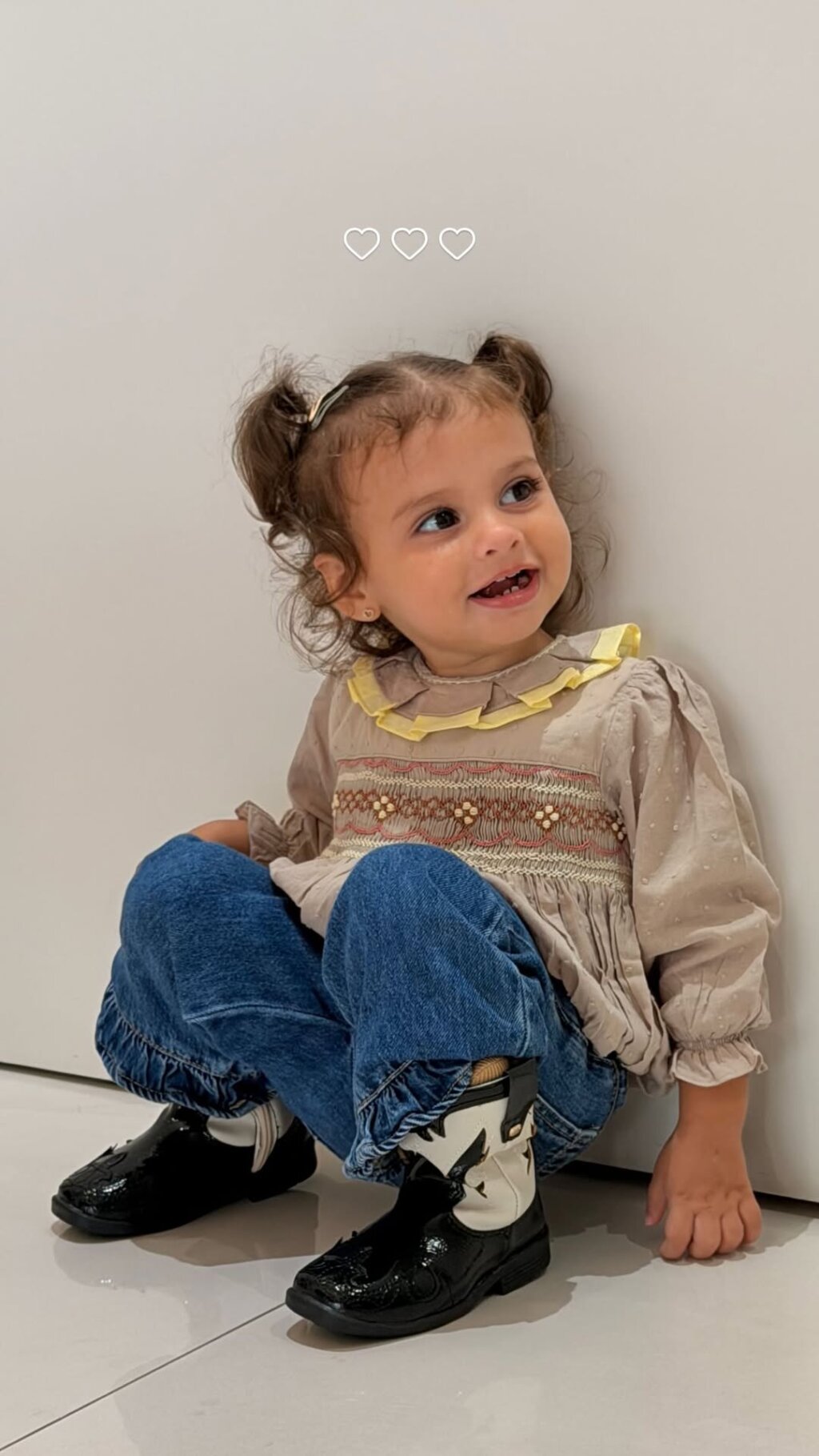 Kimberlly Bate Boca Após Ser Acusada de Comprar Roupas Baratas Para Filha Helena