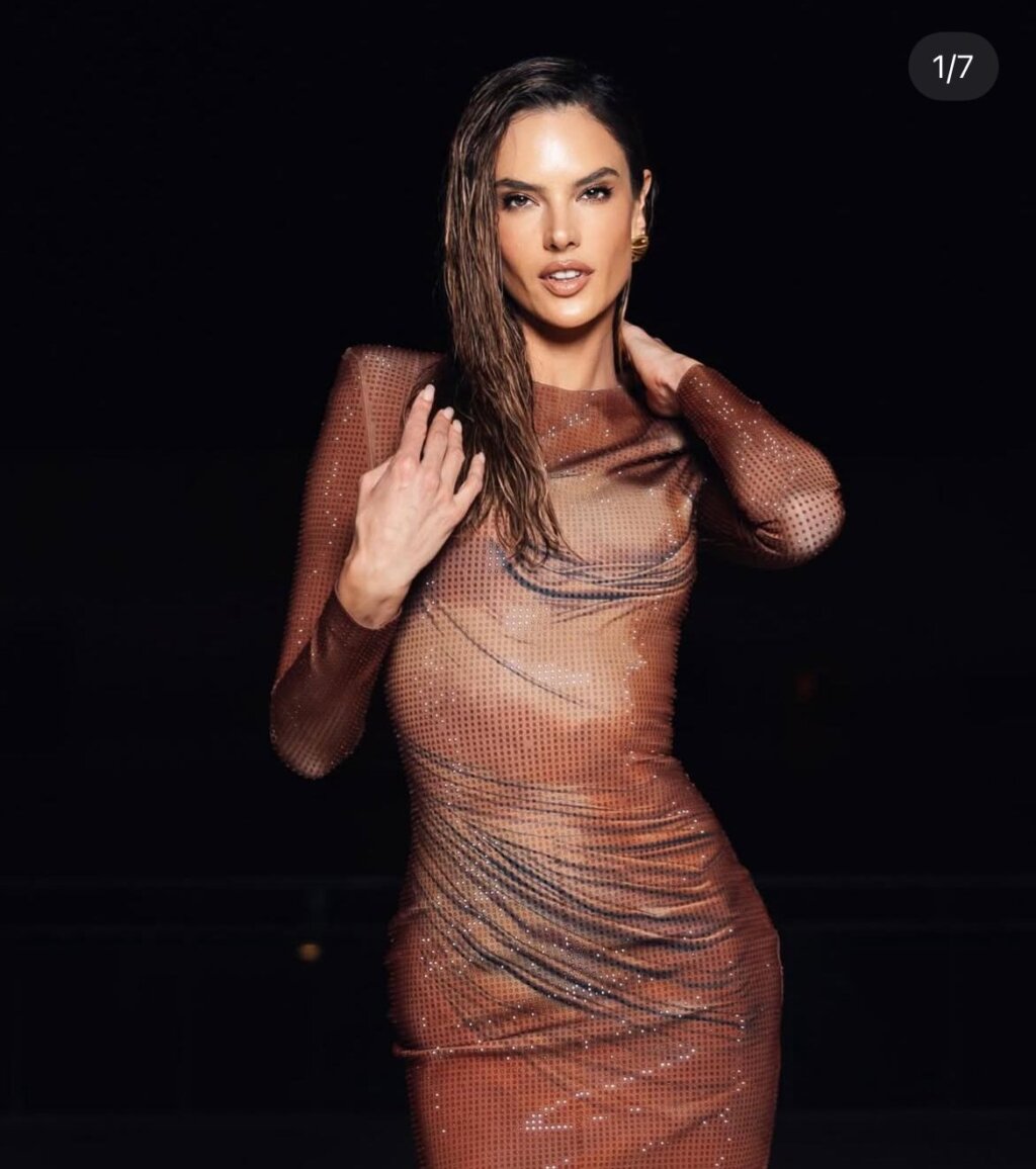 QUE AMOR! Alessandra Ambrosio É Pedida em Casamento Por Buck Palmer Na Indonésia!