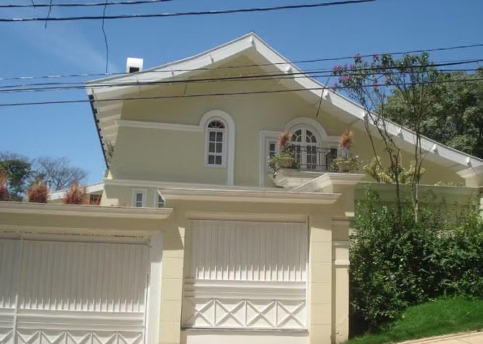 Susto na Mansão: Antiga Casa de Silvio Santos, Palco de Sequestro, Vira Alvo de Invasão!