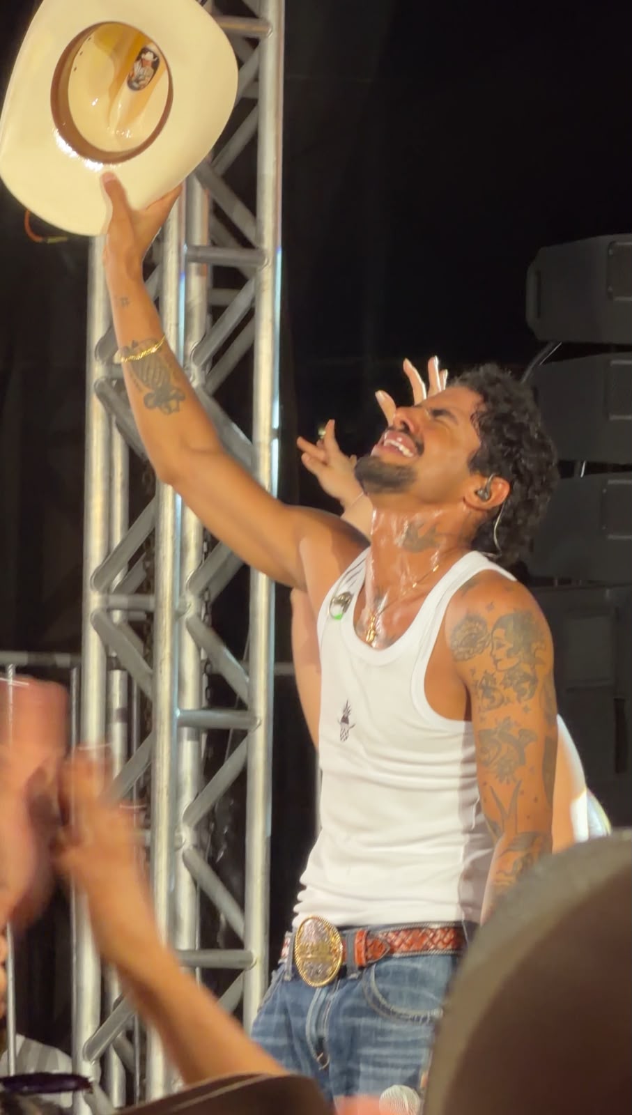 Jeninho Vai Às Lágrimas em Barretos e Agradece a Deus com “Abacaxi Pegou Preço”!