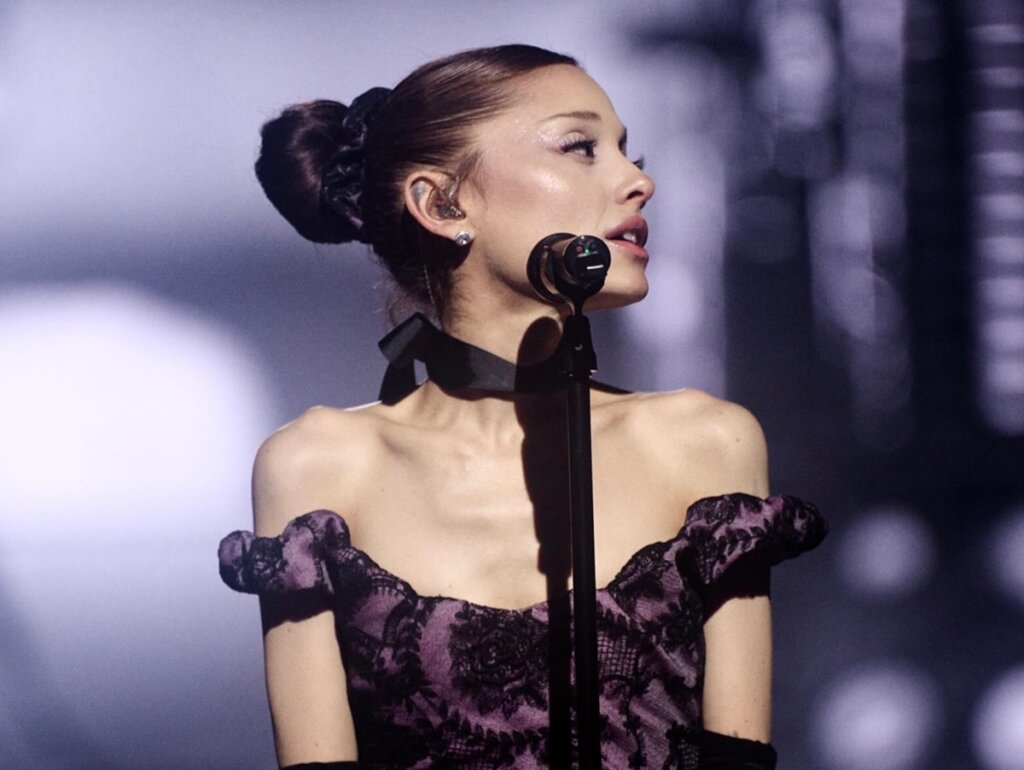Ariana Grande CONFIRMA Pausa e Desabafa em Show da Eternal Sunshine Tour!