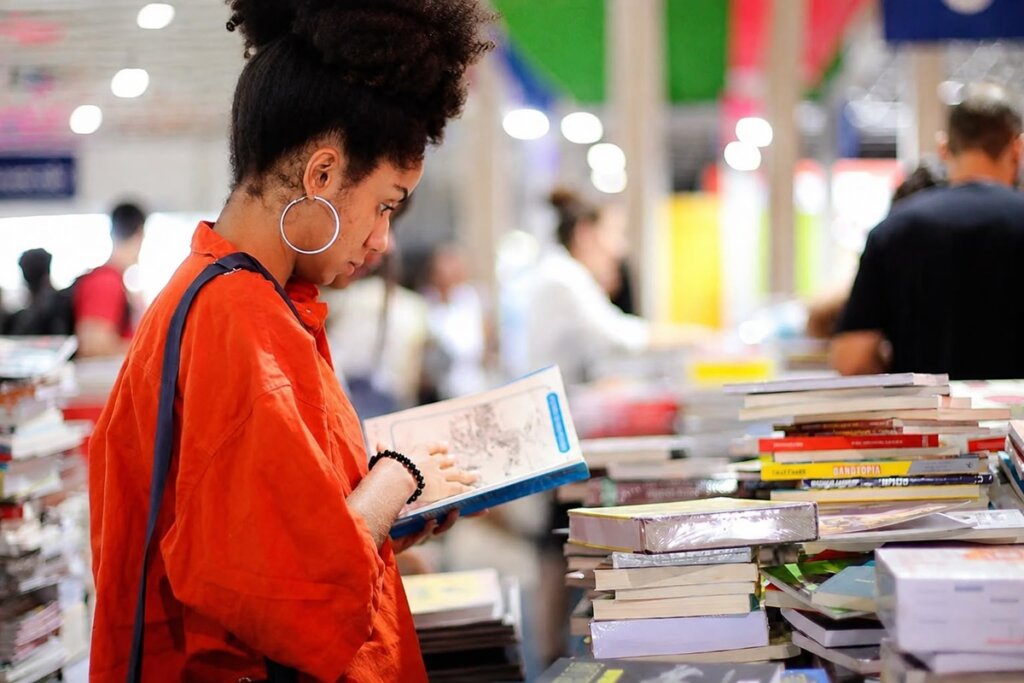 É HOJE! Bienal do Livro de Brasília Retorna Após 4 Anos com o Tema “Ler o Amanhã”