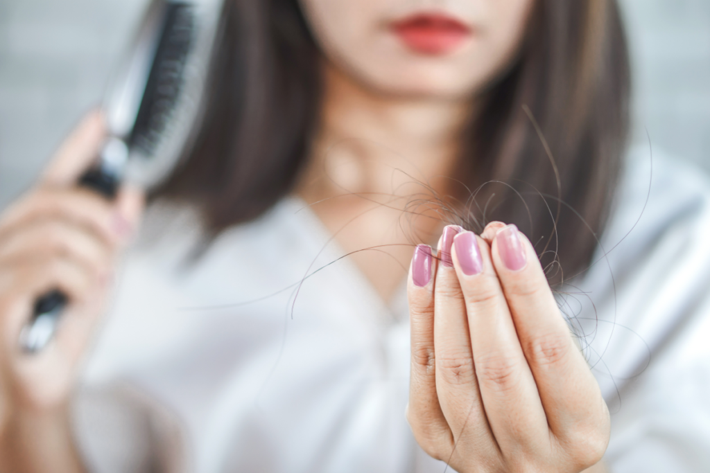 Calvície te assusta? Médica dá a real para salvar seu cabelão no Portal Farofa!