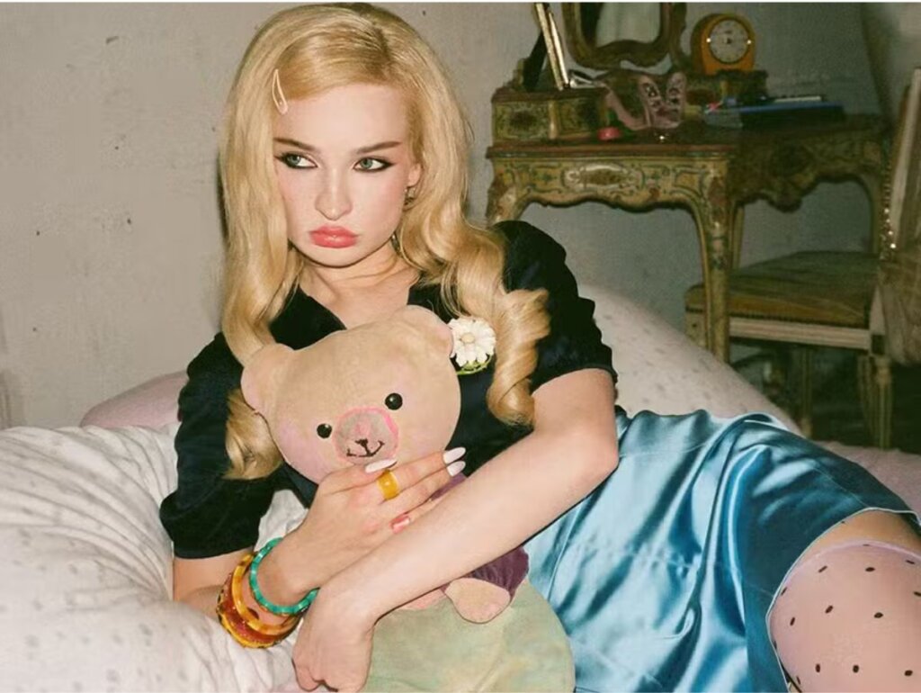 Kim Petras Não Corrige Crítica a Taylor Swift e “sombr” em Nova Polêmica no X