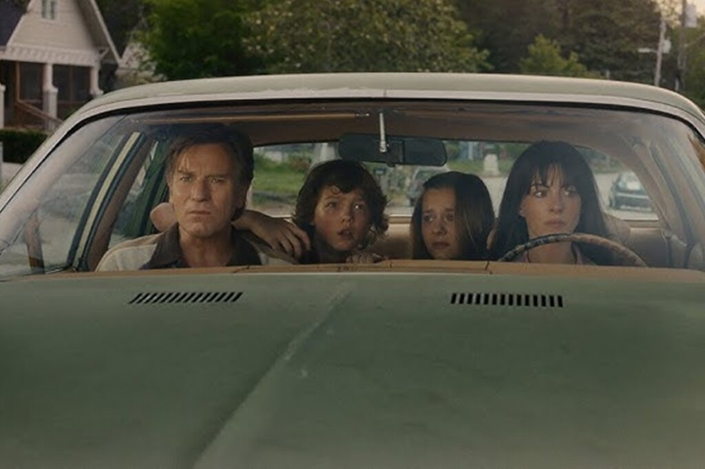 O Fim da Rua: Anne Hathaway e Ewan McGregor em uma Aventura que é Pura Nostalgia 80s e Sci-Fi!