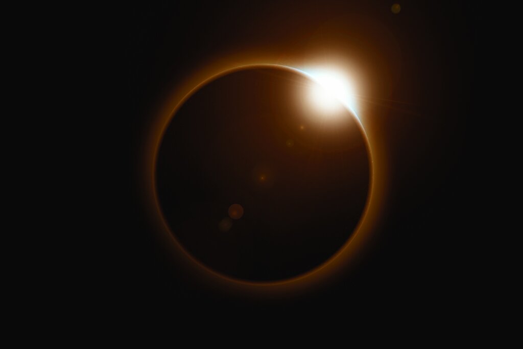 Farofa Astral: Eclipses de Agosto Prometem Agitar Sua Vida!