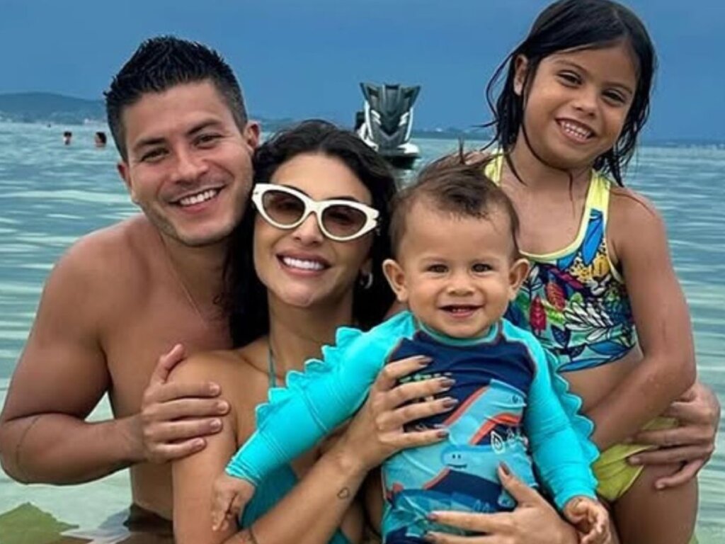 Baby a Bordo! Arthur Aguiar e Jheny Santucci flagram momento da 2ª gravidez e emocionam fãs!