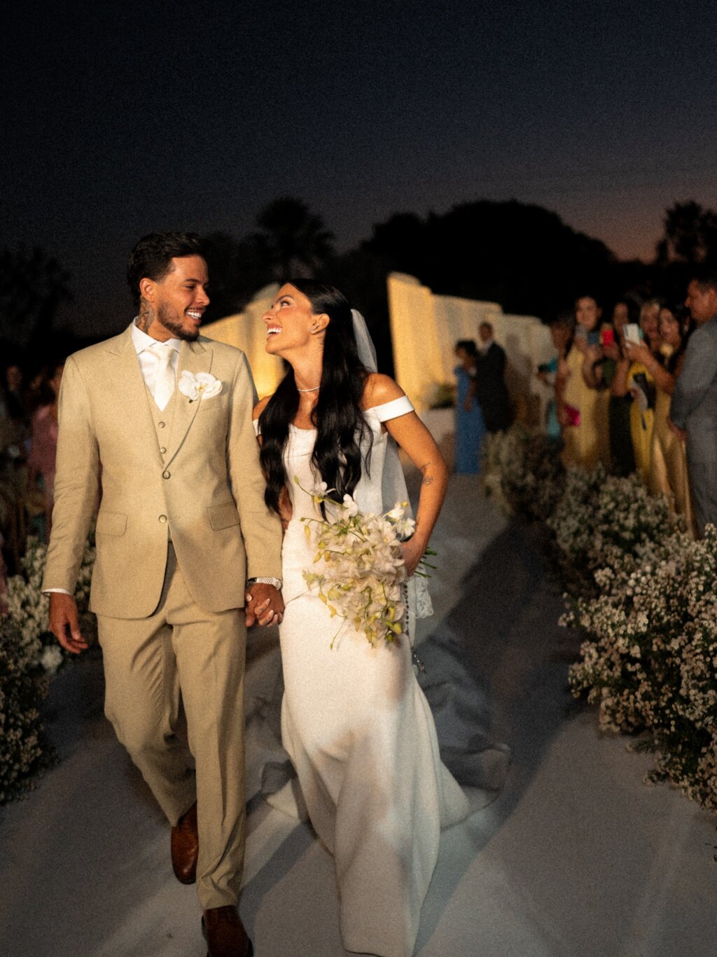 É oficial! Felipe Amorim e Duda Kropf dizem “sim” em casamento intimista no Ceará