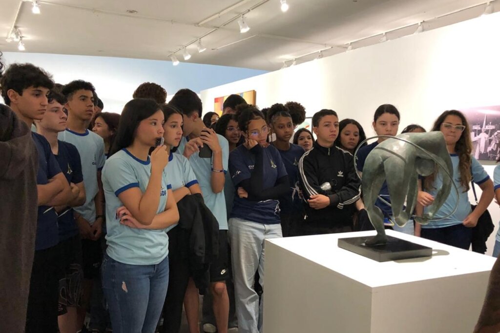 Brasília Vira Máquina do Tempo: Alunos Revisitam ‘Utopias em Construção’ na Exposição!