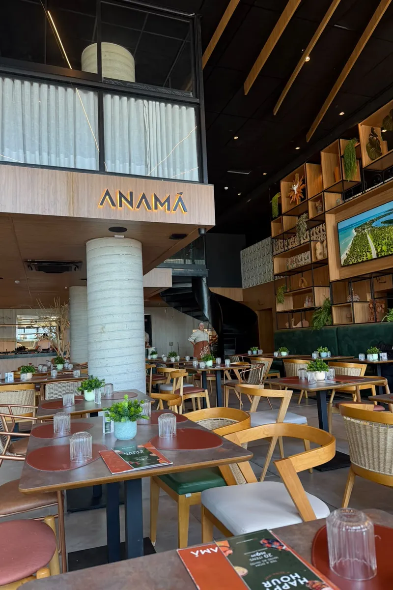 Happy Hour com vista para o mar por menos de R$ 10? O novo Anamá virou o point perfeito na Pajuçara!