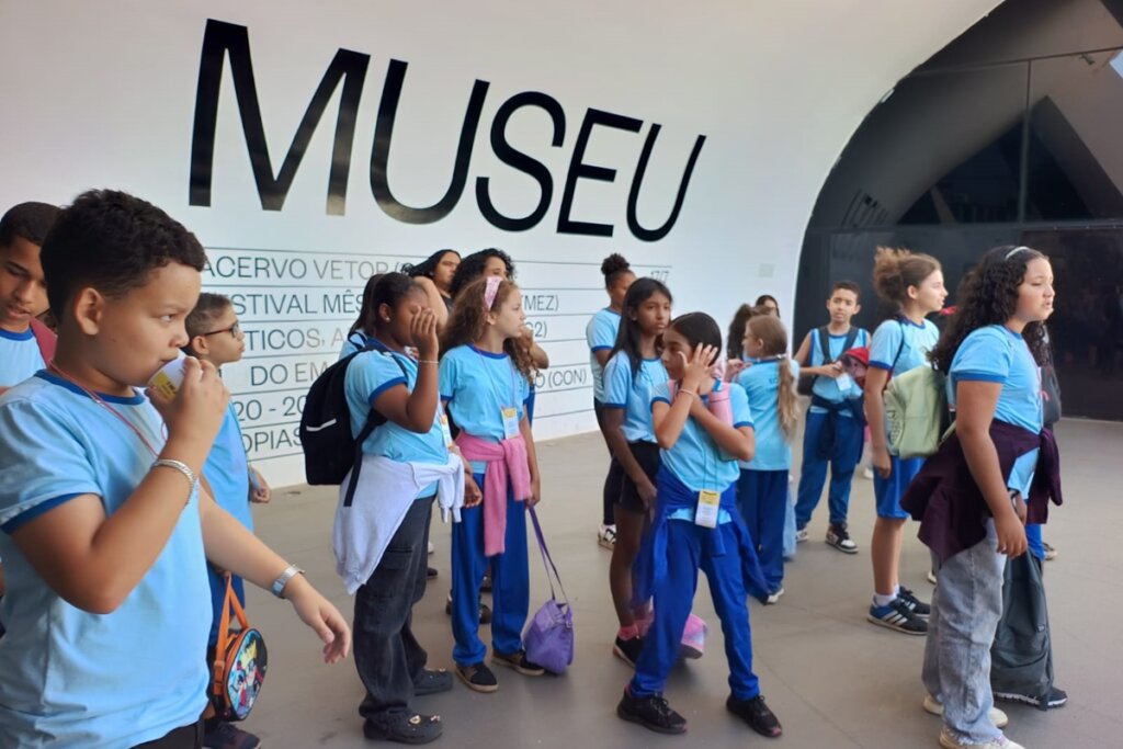 De Olho no Futuro: Alunos da Santa Maria Visitam “Utopias em Construção”