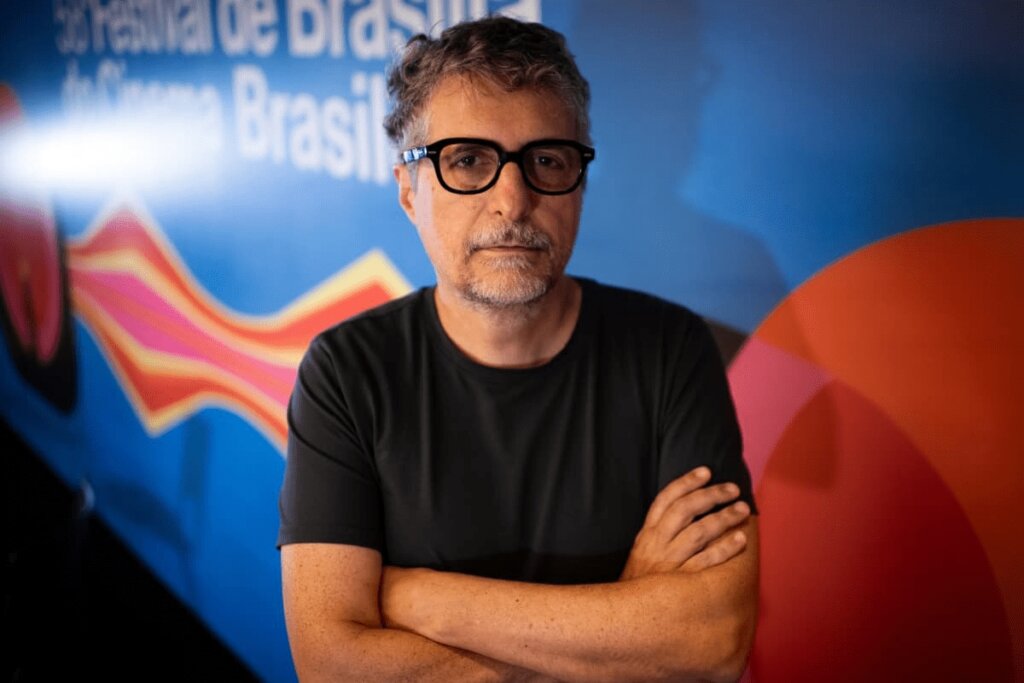 Kleber Mendonça Filho e ‘O Agente Secreto’: Uma Jornada Sem Arrependimentos