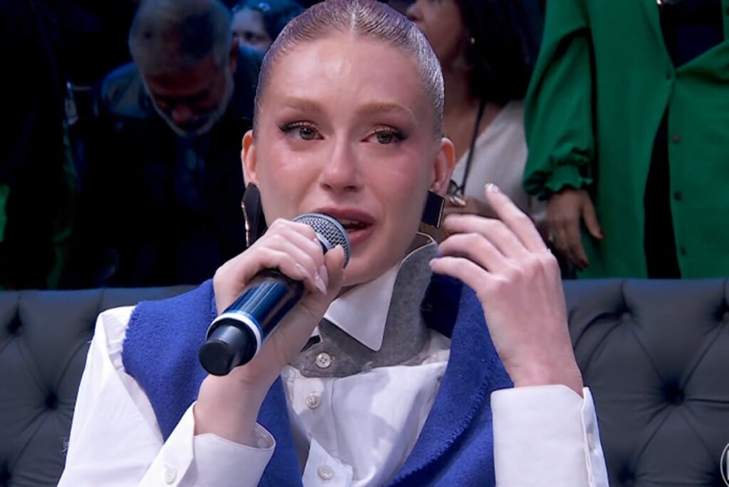 Coração Derretido! Marina Ruy Barbosa Chora de Emoção com Homenagem Surpresa no Domingão!