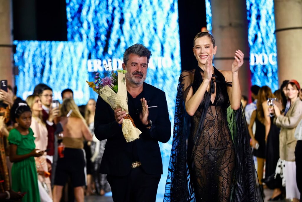 Metrópoles Catwalk Bomba com Trio de Musas e Referências Pop!