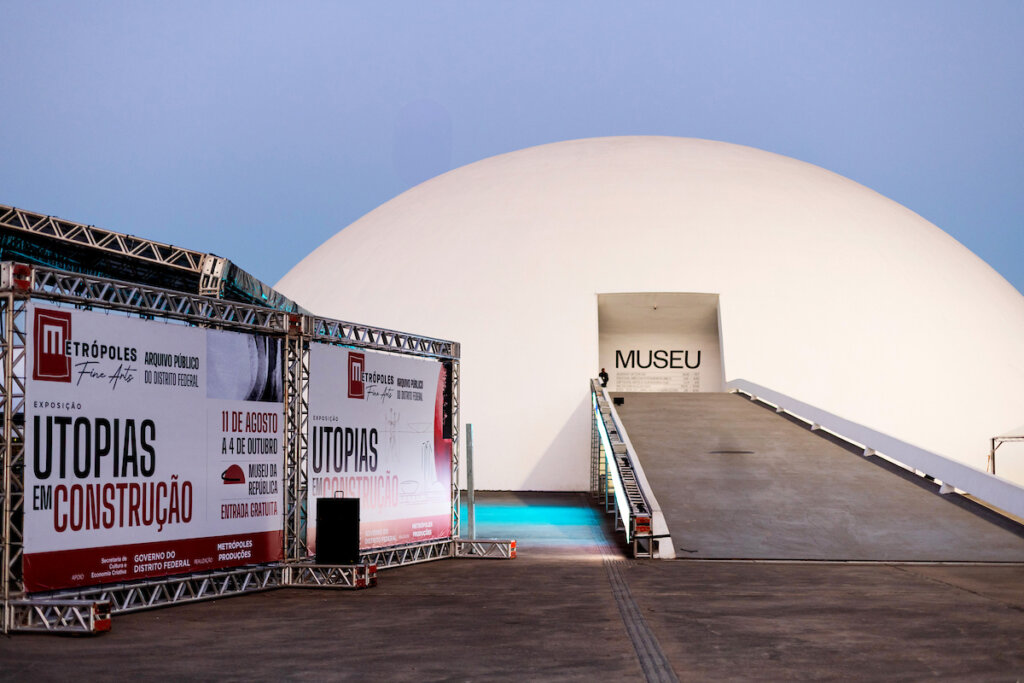 Utopias em Construção: Sucesso Retumbante no DF Atrai Mais de 100 Mil Visitantes!