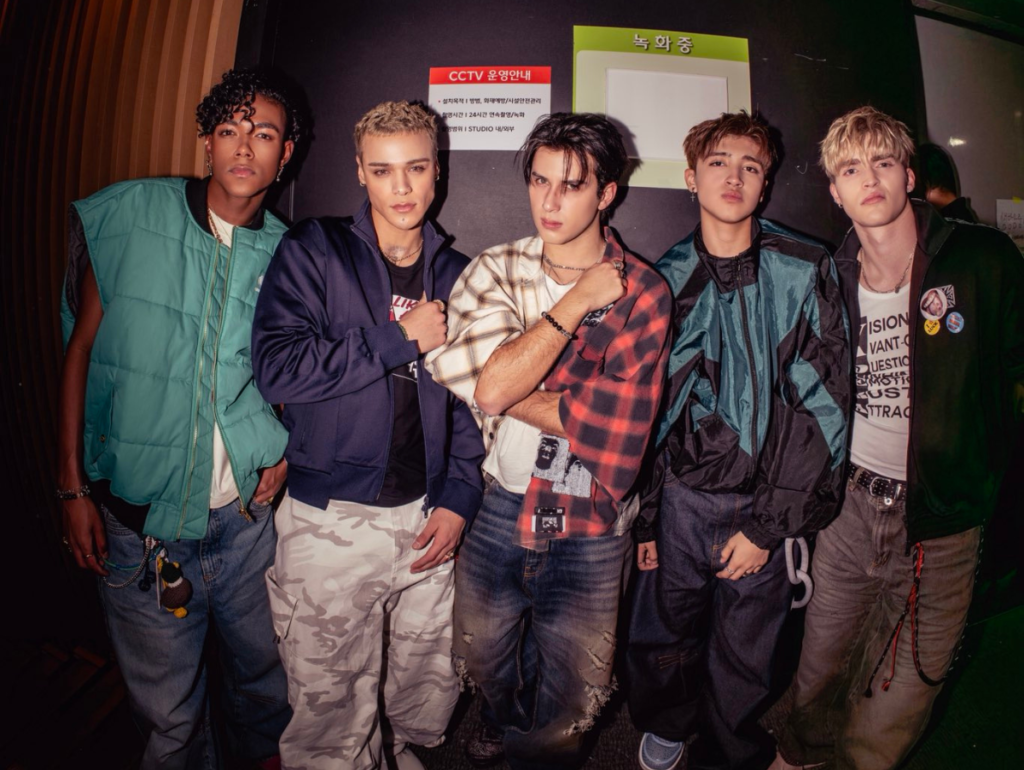 HYBE Chega Chegando no Pop Latino com a Tru Records e o Grupo Santos Bravos!