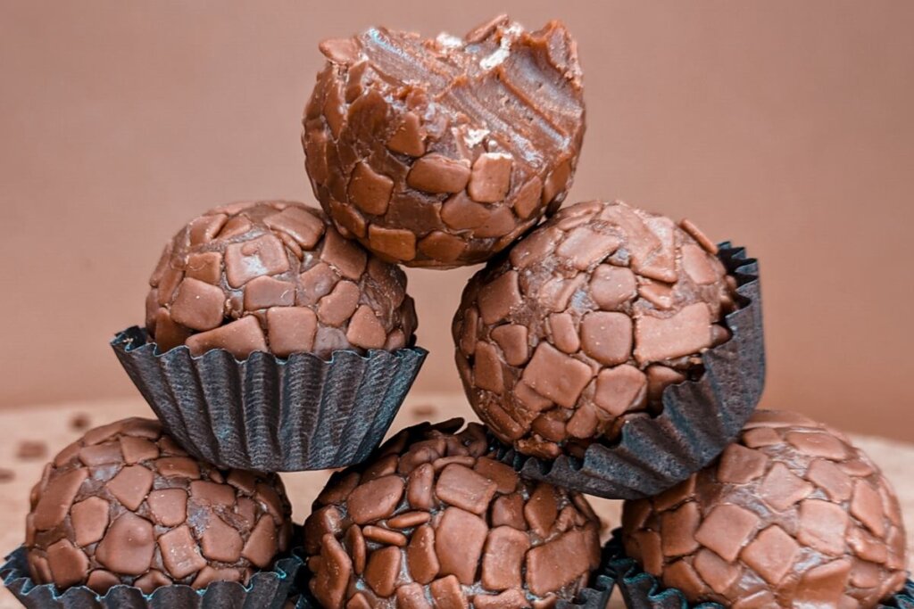 Brigadeiro Cremoso: Chef Desvenda Segredos para o Ponto Ideal!
