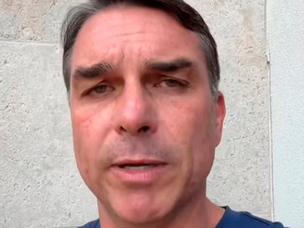Babado! Flávio Bolsonaro Pega Aliados de Surpresa com Viagem Relâmpago aos EUA e Pedido de Asilo!