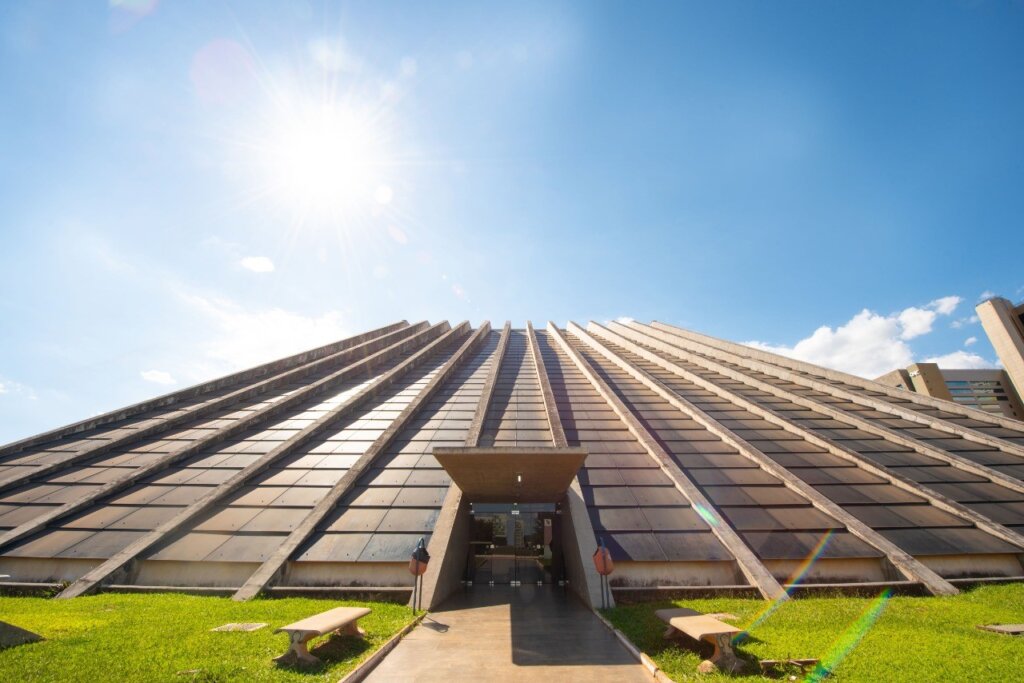 Brasília é Cultura: Documentário Desvenda a Saga do Teatro Nacional!